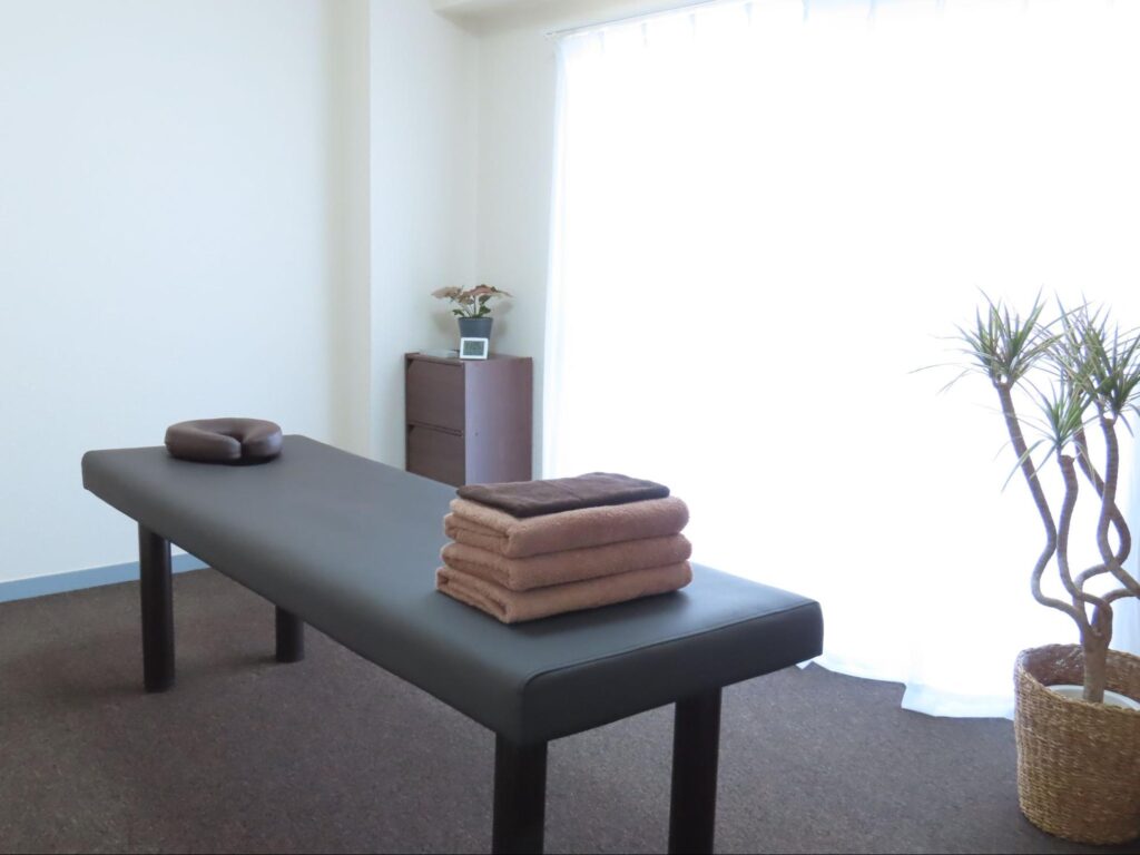 学芸大学院の施術スペース レアリス学芸大学院の施術ベッド